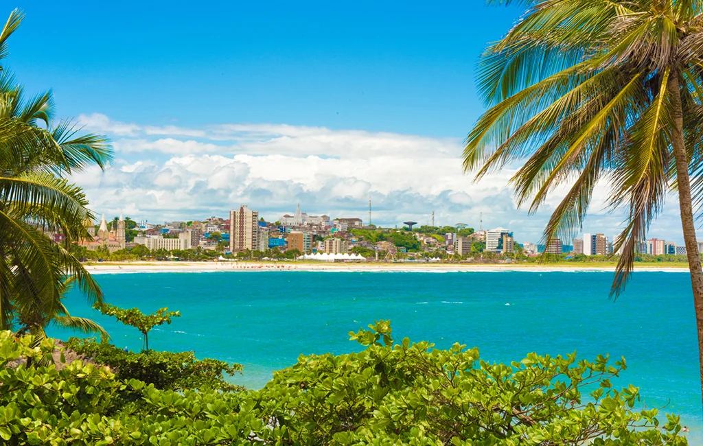 Vista da cidade de Ilhéus à beira-mar